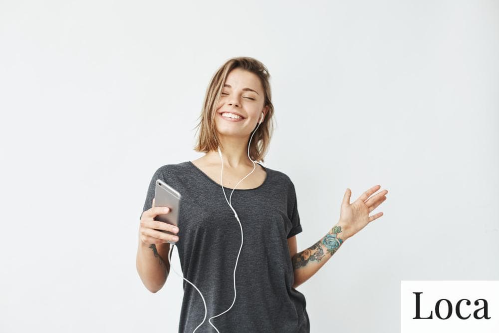 chica con auriculares